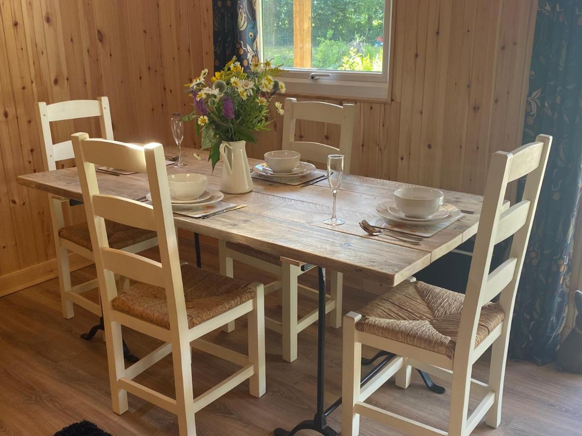 Kingfisher Cabin - Wild Escapes Wrenbury Off Grid Glamping - Ages 12 And Over Baddiley Exterior photo