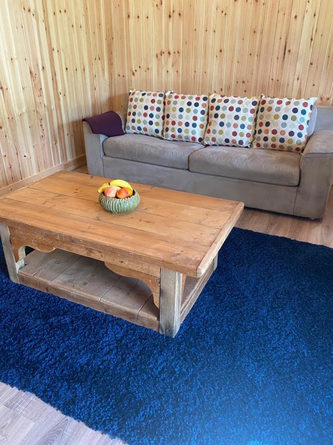 Kingfisher Cabin - Wild Escapes Wrenbury Off Grid Glamping - Ages 12 And Over Baddiley Exterior photo